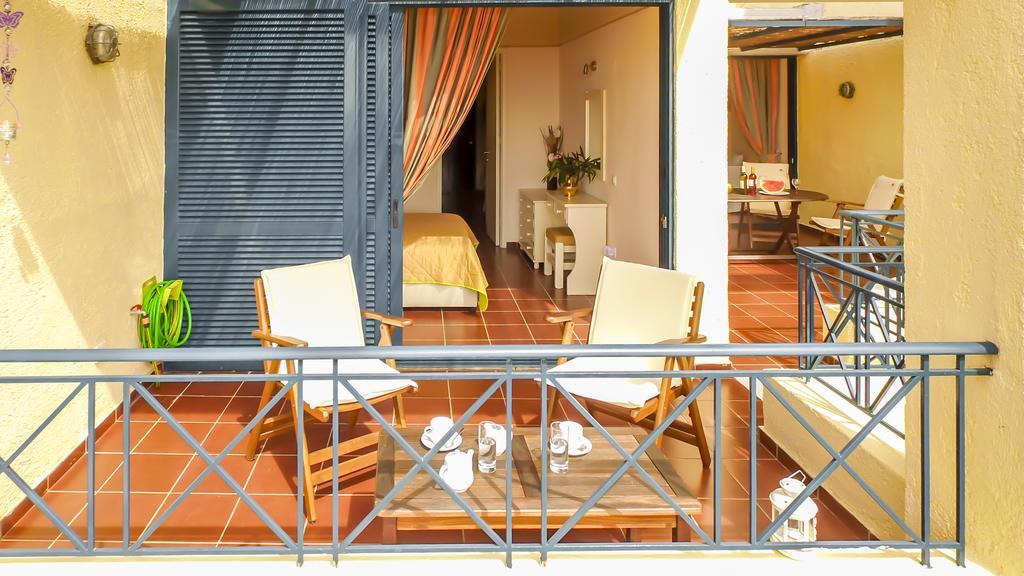 Manto On The Beach Apartments Barbati Esterno foto